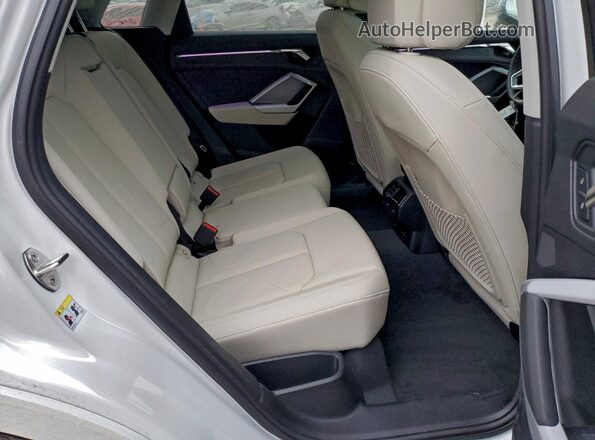 WA1EECF3XS1028535 2025 AUDI Q3 White Вид задньої частини салону