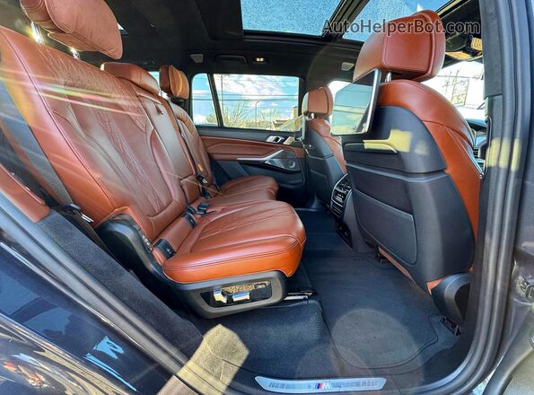 WA1EVAF12MD020630 2021 AUDI Q8 Blue Front interior view