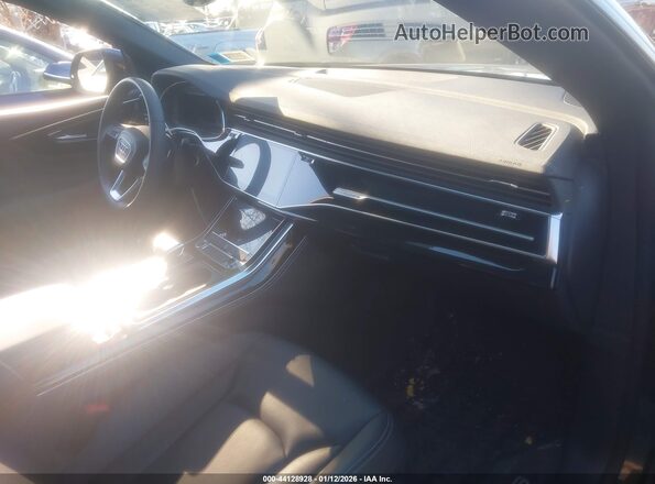 WA1EVBF12SD003216 2025 AUDI Q8 Gray Front interior view