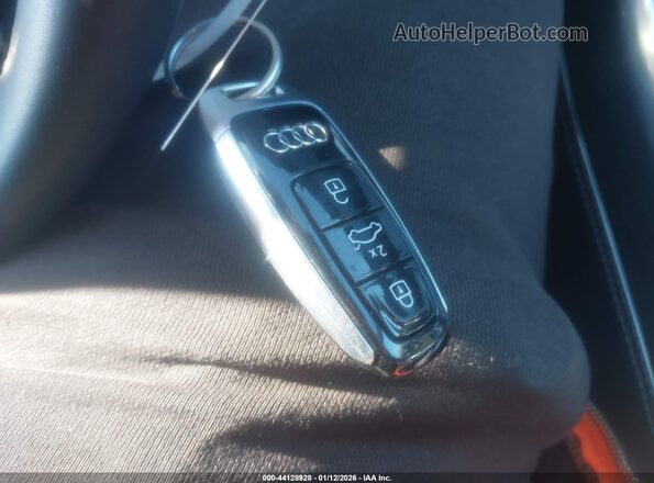 WA1EVBF12SD003216 2025 AUDI Q8 Gray Dashboard view