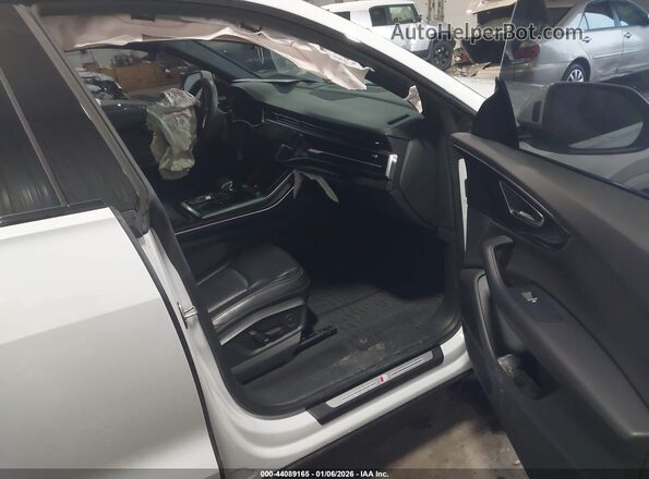 WA1FVAF1XMD036644 2021 AUDI Q8 White Front interior view
