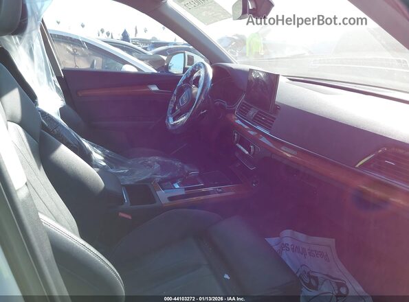 WA1G2AFY0N2018225 2022 AUDI Q5 White Front interior view