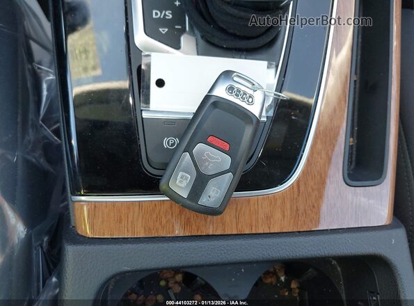 WA1G2AFY0N2018225 2022 AUDI Q5 White Dashboard view