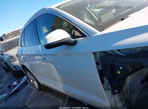 WA1G2AFY0N2018225 2022 AUDI Q5 White Rear interior view