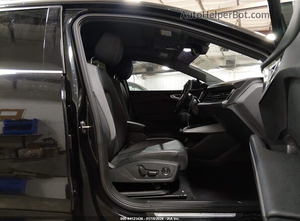 WA1H2BFZ1NP033824 2022 AUDI Q4 Черный Вид салона спереди