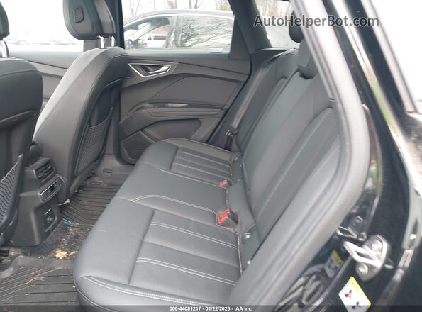WA1J2BFZ1NP054982 2022 AUDI Q4 Black VIN კოდის სტიკერის ხედი