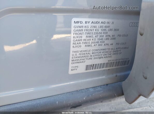 WA1KUBFZ8TP001403 2026 AUDI Q4 Gray Widok komory silnika