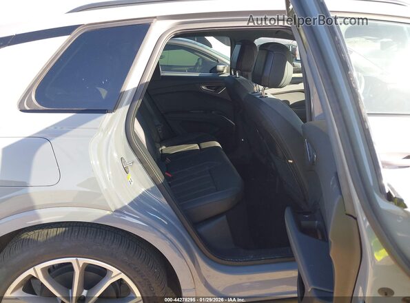 WA1KUBFZ8TP001403 2026 AUDI Q4 Gray Widok naklejki z numerem VIN