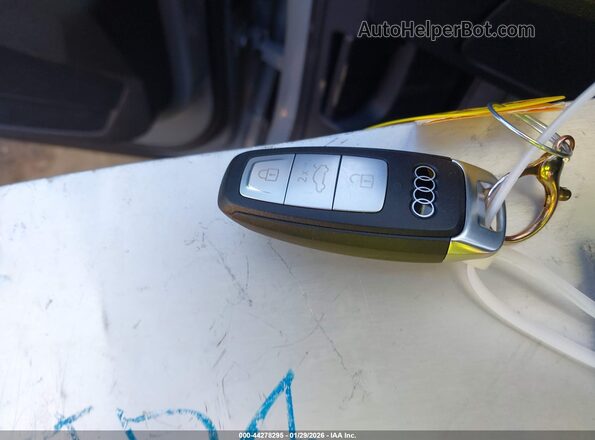 WA1KUBFZ8TP001403 2026 AUDI Q4 Gray Widok deski rozdzielczej