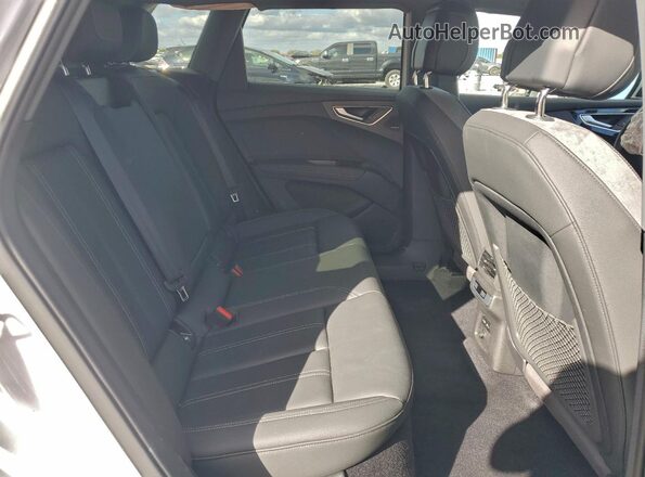 WA1L2BFZ6PP068467 2023 AUDI Q4 White 
