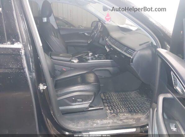 WA1LAAF73KD010192 2019 AUDI Q7 Black Front interior view