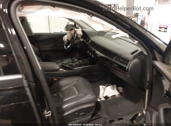 WA1LAAF76HD011376 2017 AUDI Q7 Черный Вид салона спереди