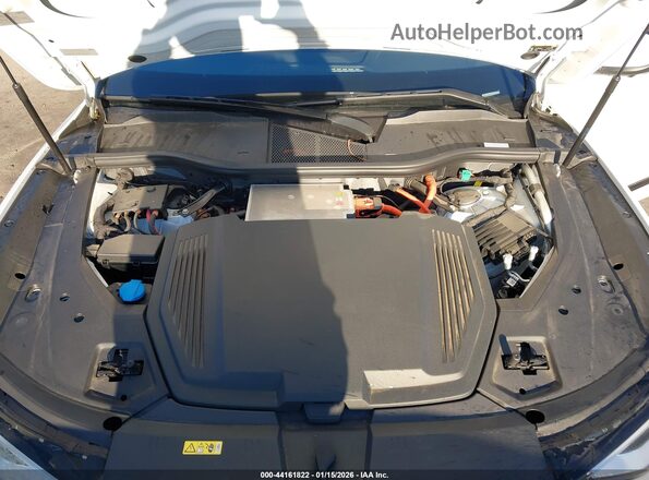 WA1LAAGE2KB023217 2019 AUDI E-TRON White Widok z tyłu