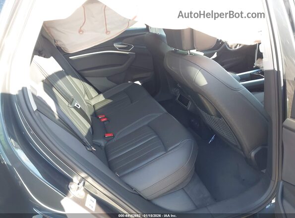 WA1LABGE0MB010040 2021 AUDI E-TRON Gray Widok naklejki z numerem VIN