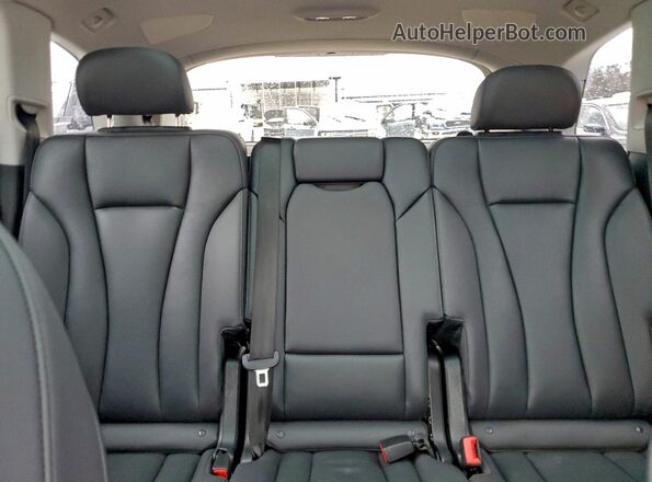 WA1LXBF71PD005763 2023 AUDI Q7 White Вид задніх сидінь