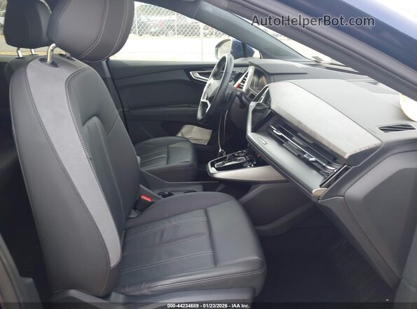 WA1M2BFZ6PP000142 2023 AUDI Q4 Blue Vista interior delantera