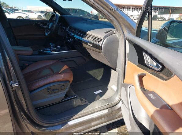 WA1VAAF77JD054025 2018 AUDI Q7 Gray წინა სალონის ხედი