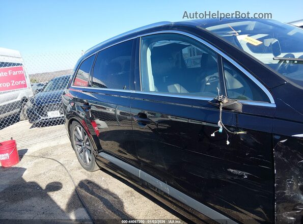 WA1VAAF79HD019206 2017 AUDI Q7 Black Вид задньої частини салону