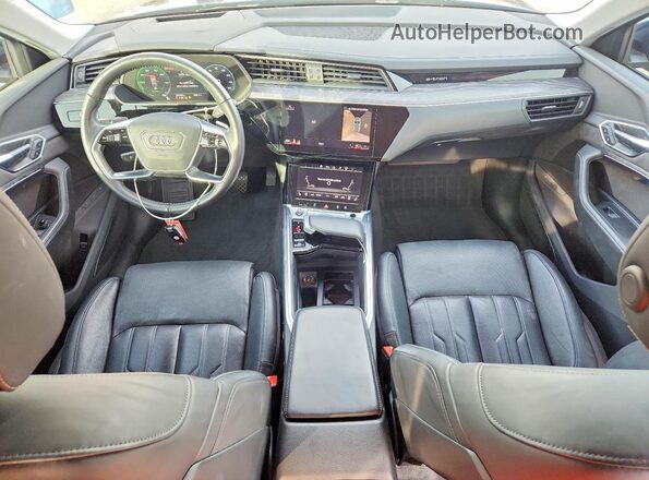 WA1VAAGE3MB018118 2021 AUDI E-TRON Blue Vista del salpicadero