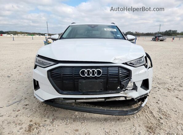 WA1VABGE8MB020792 2021 AUDI E-TRON Белый Вид спереди