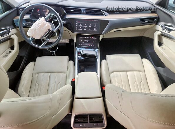 WA1VABGE8MB020792 2021 AUDI E-TRON Белый Вид панели приборов