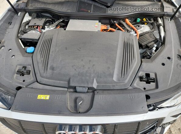WA1VABGE8MB020792 2021 AUDI E-TRON Белый Вид подкапотного пространства