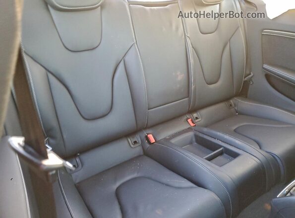 WAUC4AFR7HA000562 2017 AUDI S5 White Vista de los asientos traseros