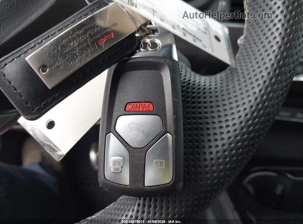 WAUC4CF59PA068885 2023 AUDI S5 Green Vista del salpicadero