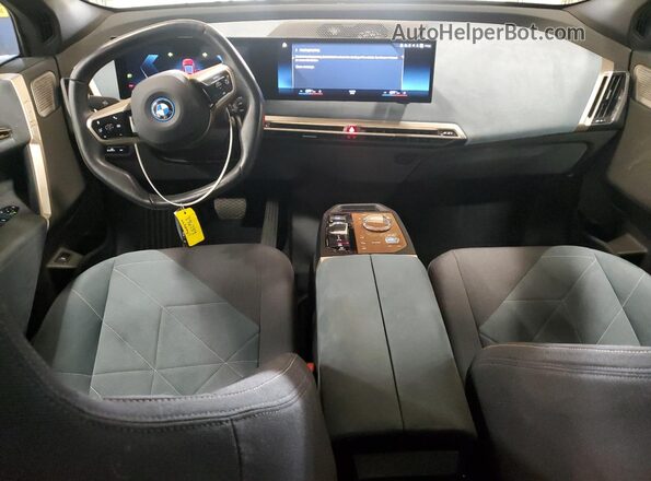 WB523CF03NCJ43020 2022 BMW IX Red Vista del salpicadero