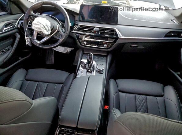 WBA13AG06PCM30631 2023 BMW 5 SERIES Black Vista del salpicadero