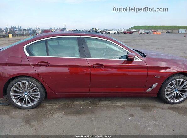 WBA13AG08PCN19052 2023 BMW 5 SERIES Red Widok wnętrza z tyłu