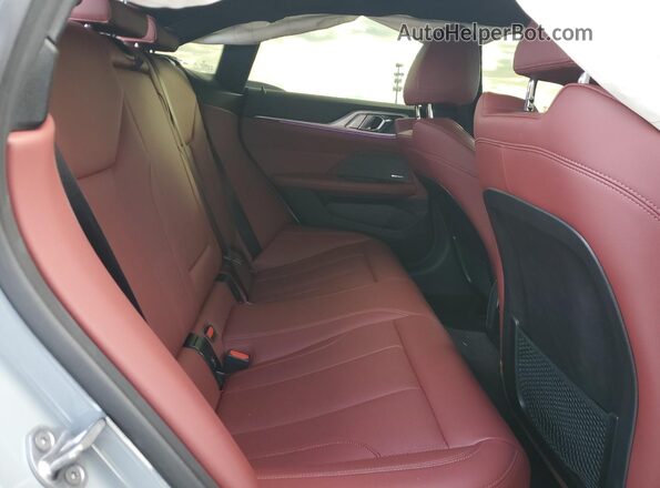 WBA13AW01NFN03059 2022 BMW M4 Silver Vista de los asientos traseros