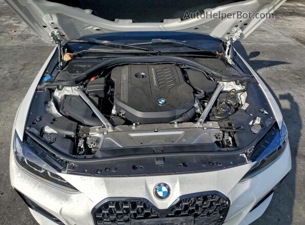 WBA13AW07NFM21708 2022 BMW M4 White Սալոնի հետևի տեսք