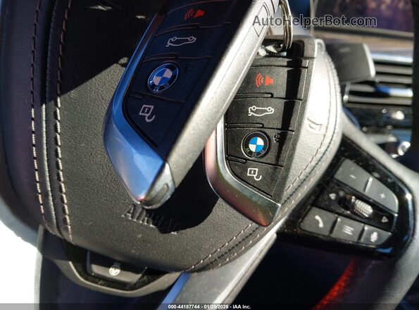 WBA13BJ00MWX06357 2021 BMW 5 SERIES Silver Vista del salpicadero