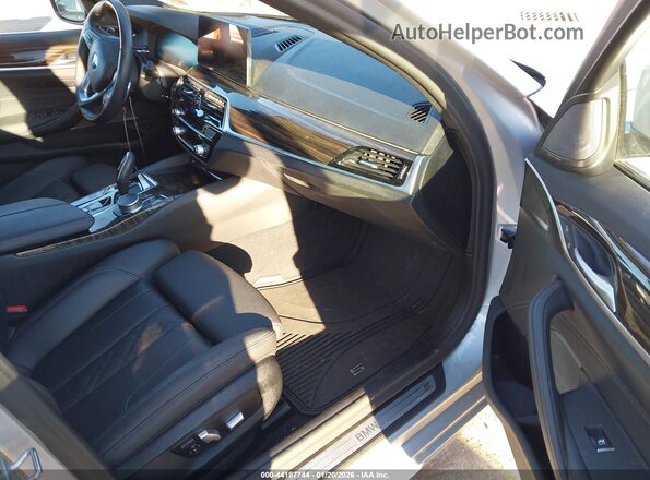 WBA13BJ00MWX06357 2021 BMW 5 SERIES Silver Vista interior delantera