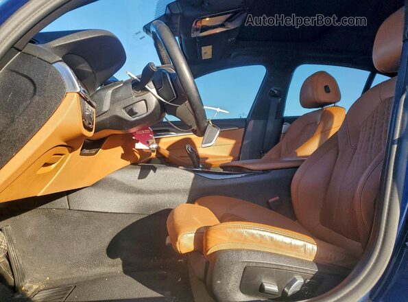 WBA13BJ02NCK18675 2022 BMW 5 SERIES Синий Вид салона спереди