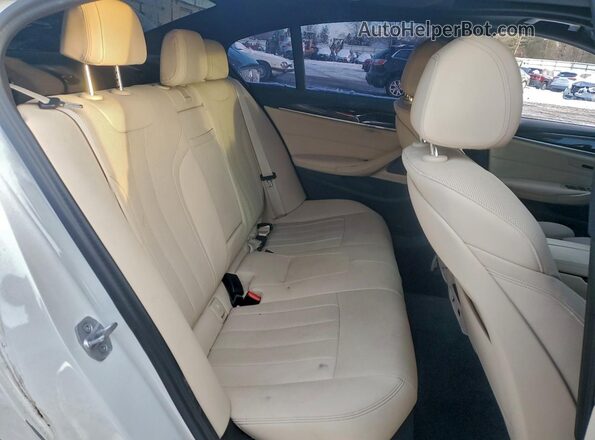 WBA13BJ04PWY22682 2023 BMW 5 SERIES White Vista de los asientos traseros