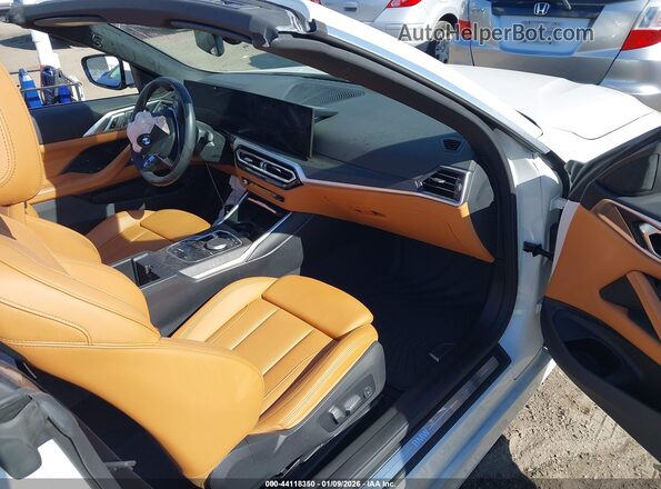 WBA23AT04RCP58093 2024 BMW 4 SERIES White Front interior view