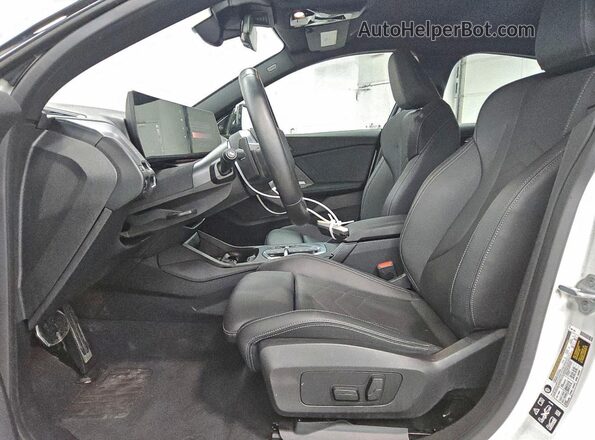 WBA23GG03S7T10665 2025 BMW 2 SERIES White Vista interior delantera
