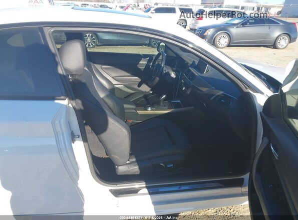 WBA2J1C59JVD09604 2018 BMW 2 SERIES White Вид салону спереду
