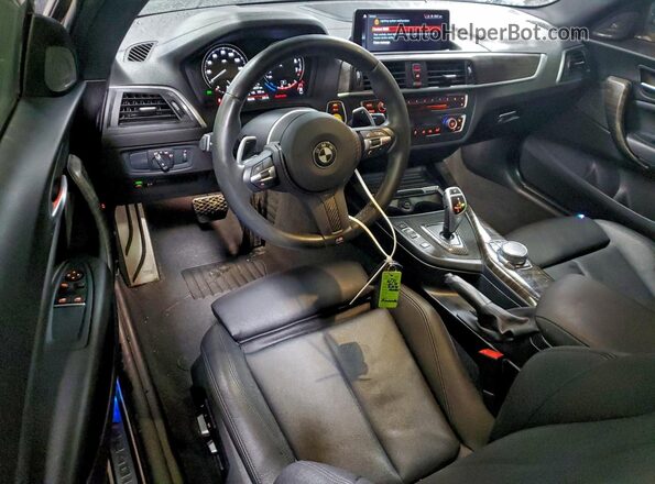 WBA2J7C52KVD61239 2019 BMW M2 Charcoal Vista del salpicadero