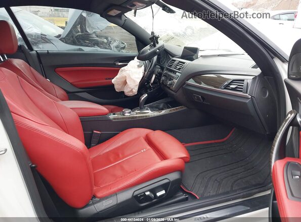 WBA2L1C36HV666710 2017 BMW M2 White Vista interior delantera
