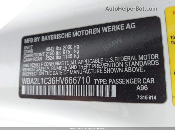 WBA2L1C36HV666710 2017 BMW M2 White Vista del compartimento del motor
