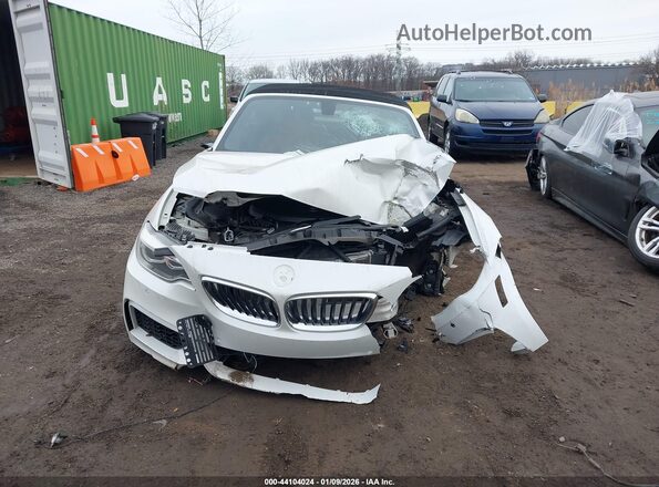 WBA2L1C36HV666710 2017 BMW M2 White Vista del salpicadero