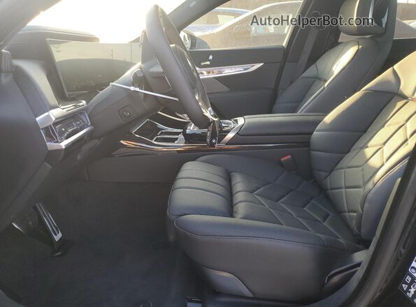 WBA33EJ04SCV31653 2025 BMW 7 SERIES Black Вид салону спереду