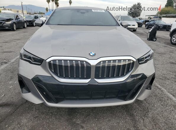 WBA43FJ02RCP69666 2024 BMW 5 SERIES Серый Вид спереди