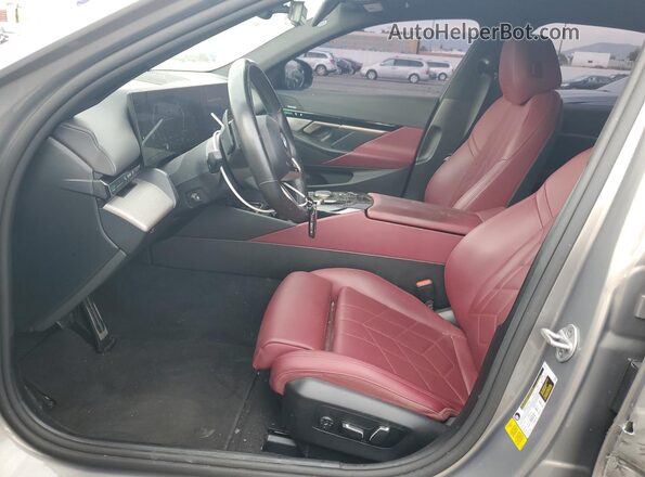 WBA43FJ02RCP69666 2024 BMW 5 SERIES Серый Вид салона спереди