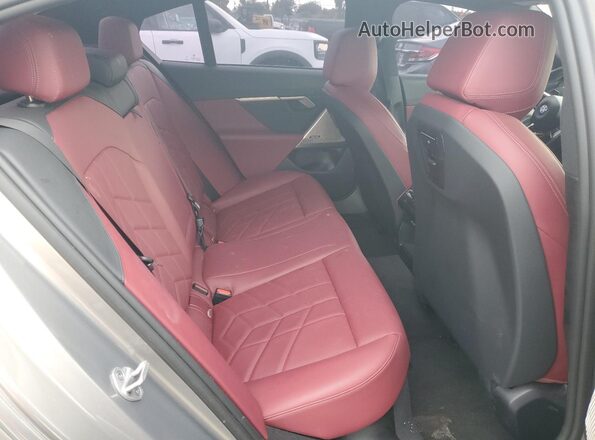 WBA43FJ02RCP69666 2024 BMW 5 SERIES Серый Вид задних сидений