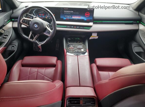 WBA43FJ02RCP69666 2024 BMW 5 SERIES Серый Вид панели приборов