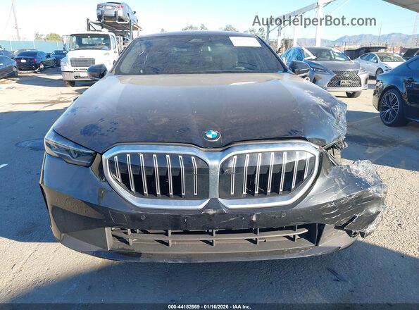 WBA43FJ08SCU32067 2025 BMW 5 SERIES Black Սարքավորումների վահանակի տեսք